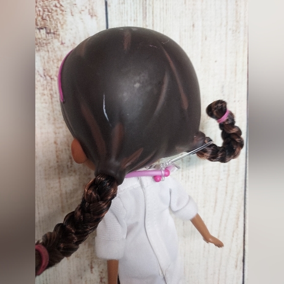 Doc McStuffins Doll - Picture 4 of 4